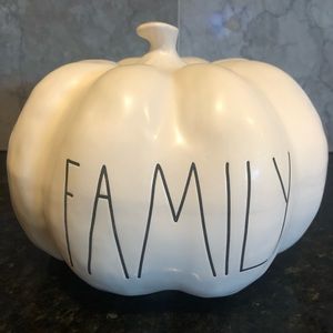 💚 RAE DUNN 🎃 FAMILY PUMPKIN 🎃 NEW